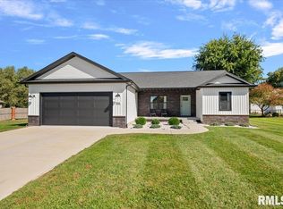 516 Bayberry Ln, Athens, IL 62613