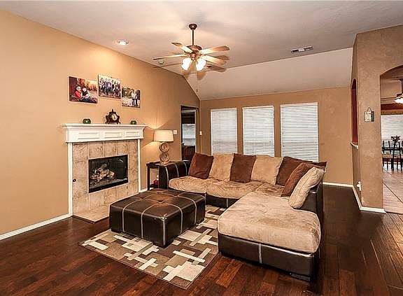 5th image of 3145 Fox Hollow Dr