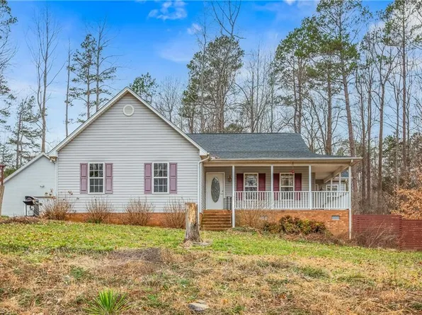 6141 Evelyn Ln, Pleasant Garden, NC 27313