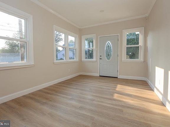 3rd image of 17 E Cooke Ave