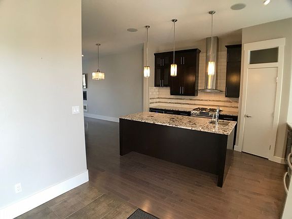 3rd image of 161 Ward Cres #A