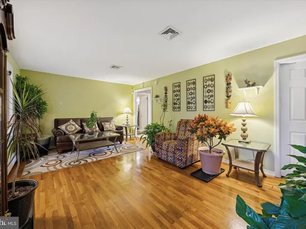 1300 Lilac Dr, Vineland, NJ 08360