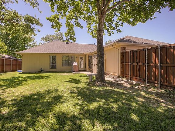 5th image of 609 Bluebonnet Dr