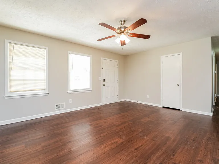 4916 Cherokee Way SE — Photo 4
