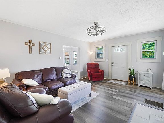 3rd image of 1551 Jonathan Ave