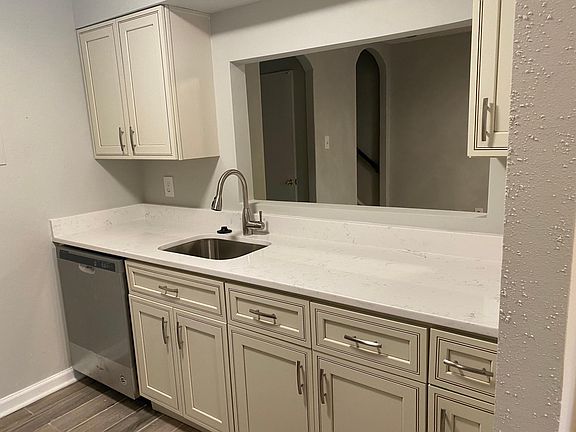 5th image of 3806 Burlingame Pl #37D