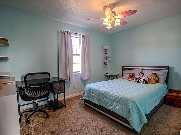 4th image of 108 Mountain Breeze St