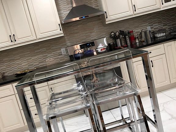 2nd image of 422 E Harvard Rd APT C