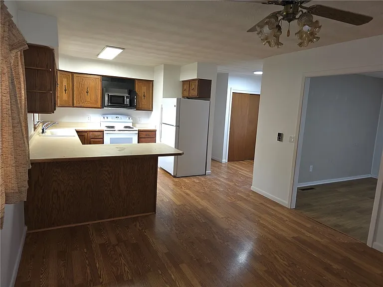 379 Hollybrook Rd — Photo 6