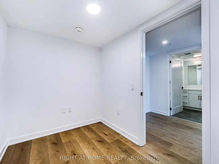 897 College St W #506 — Photo 32