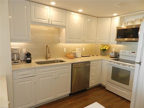 4th image of 180 Seaview Ct APT 317
