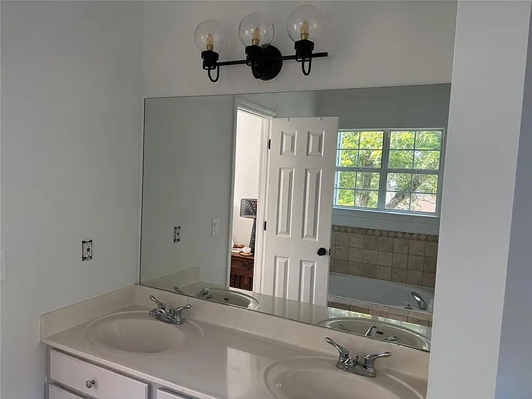 300 Harcourt Pl — Photo 28