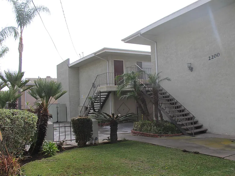 Redondo Palms — Photo 17