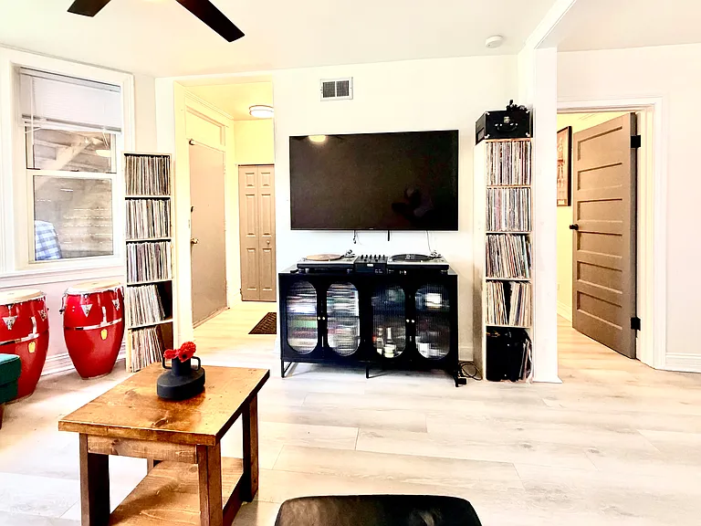 2917 N Whipple St #1 — Photo 2