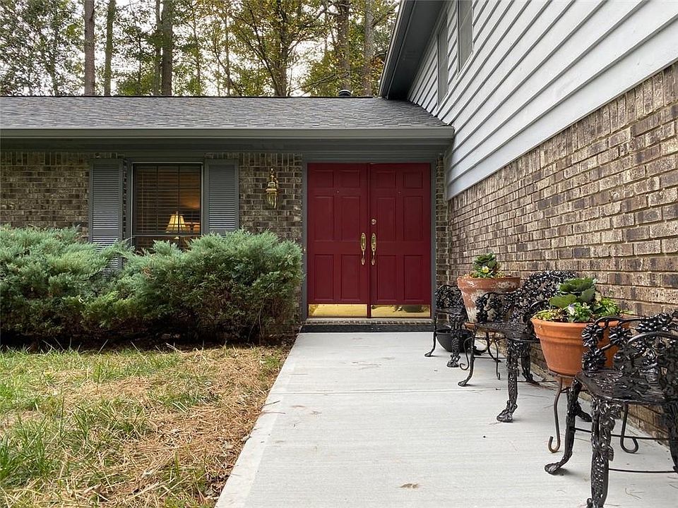1st image of 547 Brandy Creek Cir