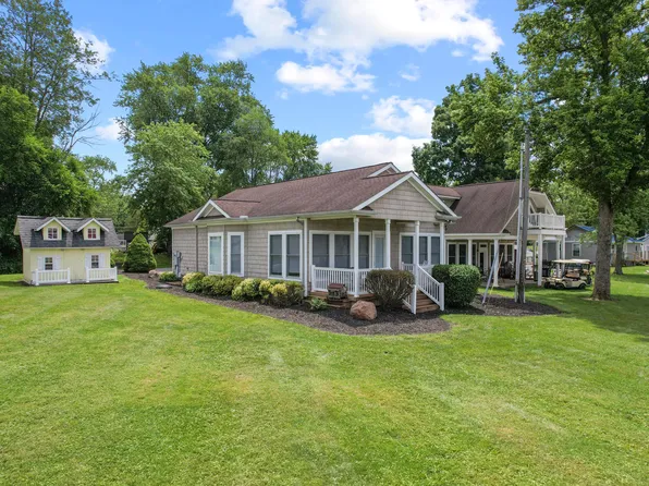 5415 Lake Shore Dr NE, Thornville, OH 43076