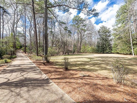 5th image of 3248 Nancy Creek Rd NW