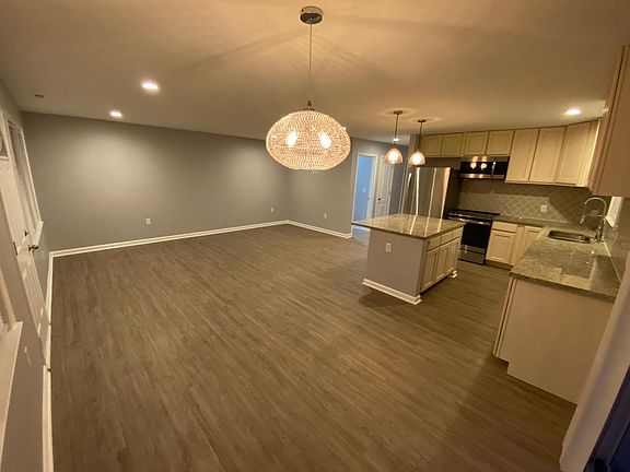 3rd image of 410 Reid Cir #A