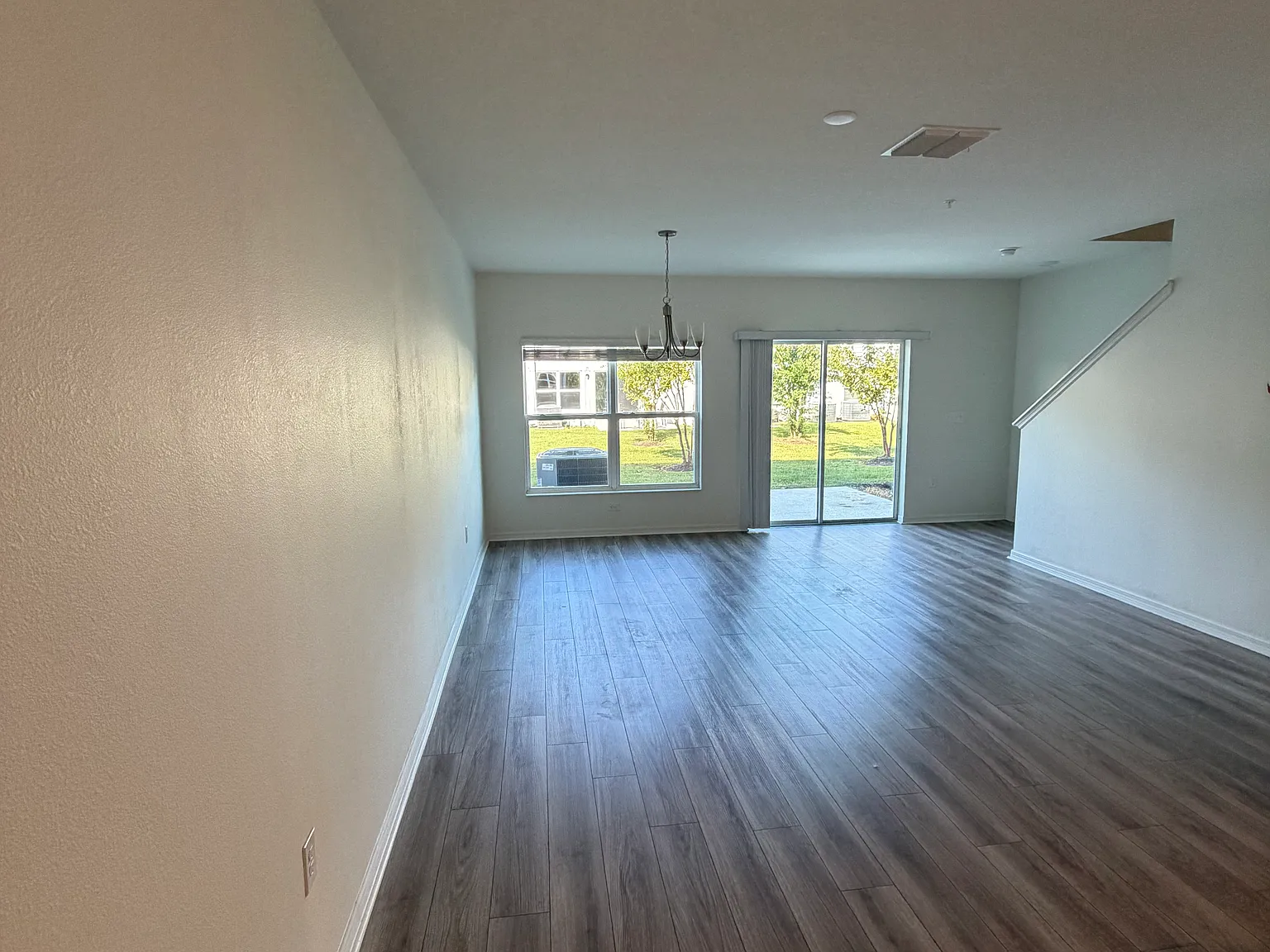 3 bed, 2.5 bath, 1463 sqft, $2,350 — Photo 2