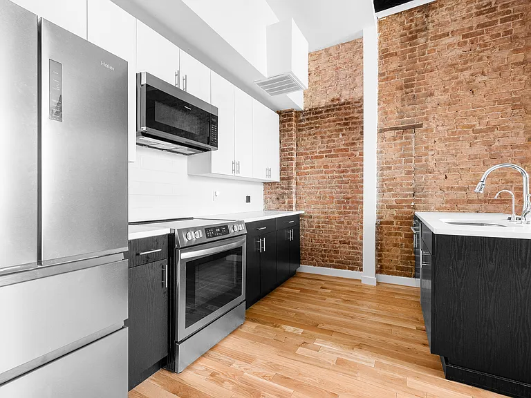 431 W 22nd St #1R — Photo 10