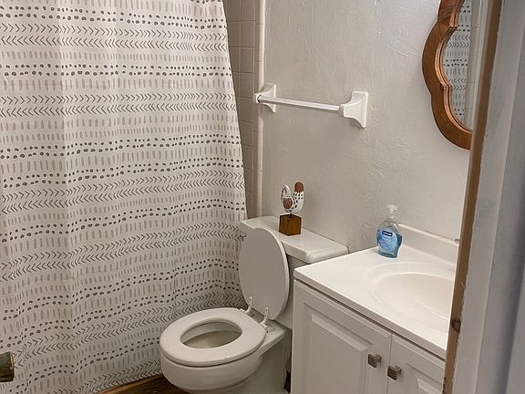 4th image of 4906 Victoria Dr APT 204