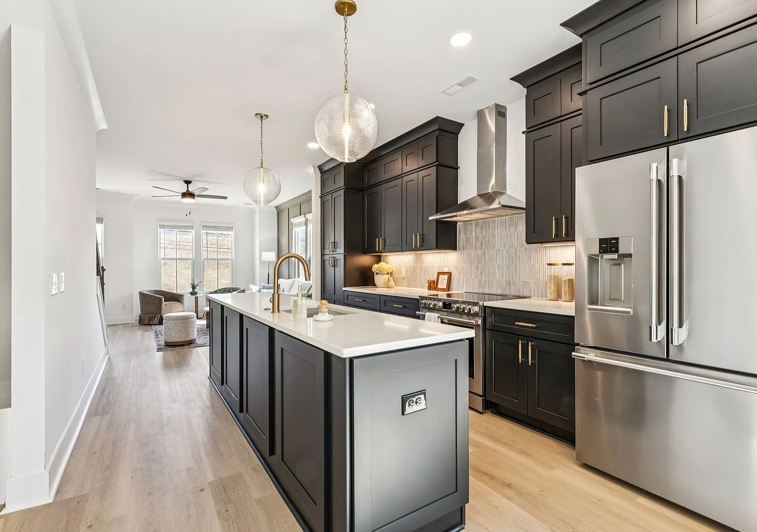 2 BR/2.5BA | Modern Townhome| 2-Car Garage + rooftop terrace — Photo 2