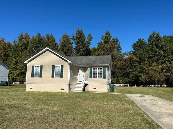 2411 Hope Farm Dr, Tarboro, NC 27886