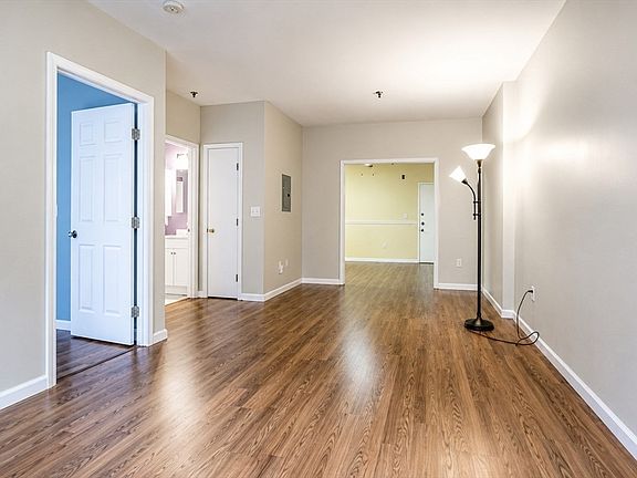 4th image of 200 Market St APT B37