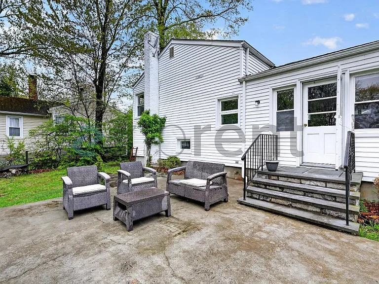 30 Mary Ln — Photo 2