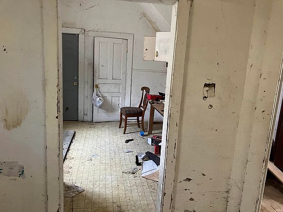 4th image of 320 E Virginia St