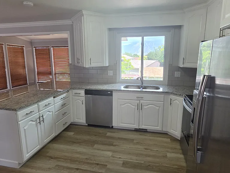 5557 S 2200 W — Photo 11