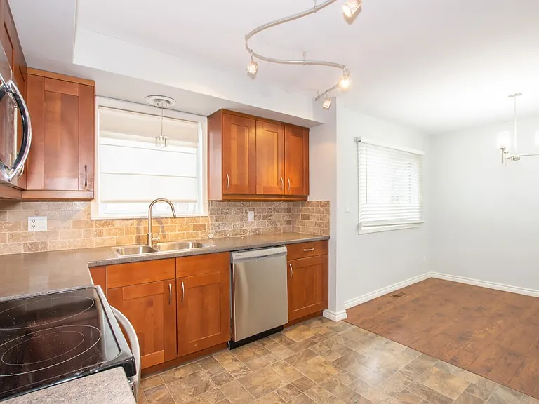 54 Trelawn Pkwy — Photo 10
