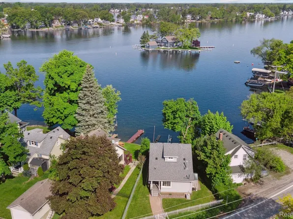 336 Heights Rd, Lake Orion, MI 48362