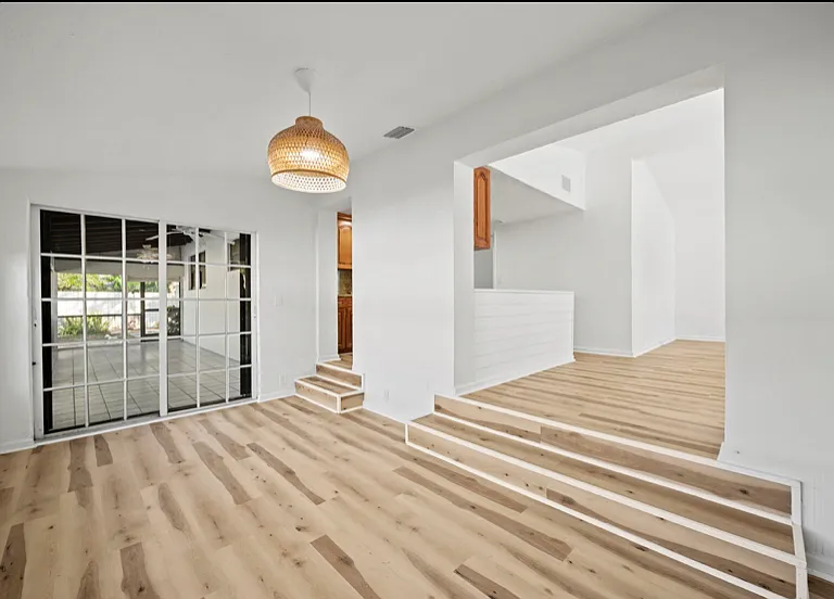 3353 Charles Ave — Photo 7