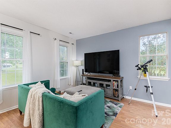 4th image of 9804 Cooper Run Ln