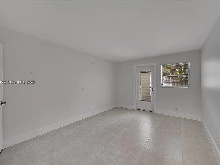 808 SW 12th Ct #808 — Photo 25