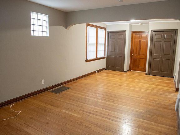 3rd image of 2311 Wismer Ave
