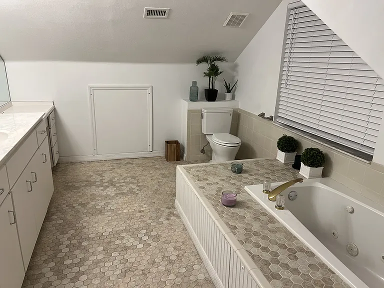 1310 Daytona Ave #7 — Photo 9