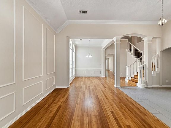 3rd image of 8604 Wellington Point Dr