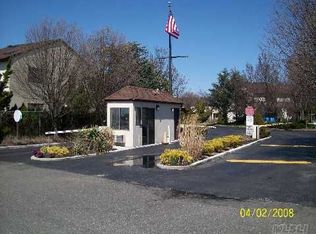 1 Anchorage Way APT 407, Freeport, NY 11520