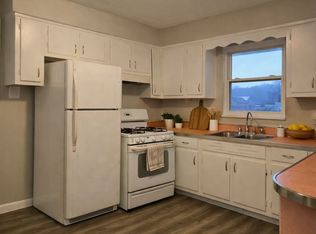 1749 Moffat St, Carnegie, PA 15106