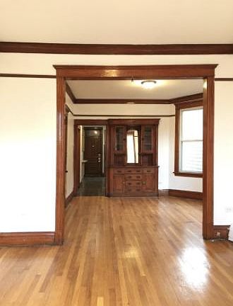 4th image of 2925 N Sacramento Ave #2