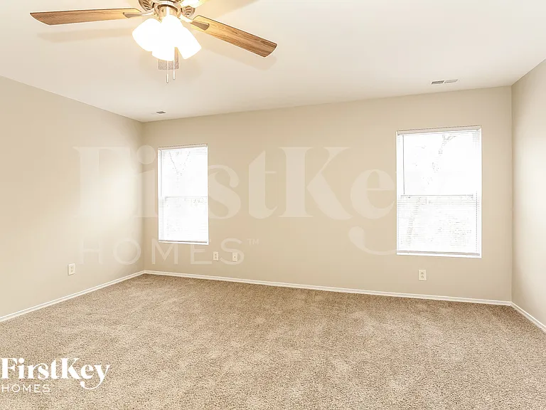 2709 Buckleigh Dr — Photo 9