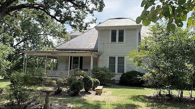 2nd image of 706 S Main St