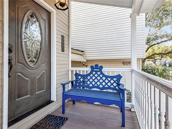 2nd image of 905 Old Metairie Pl