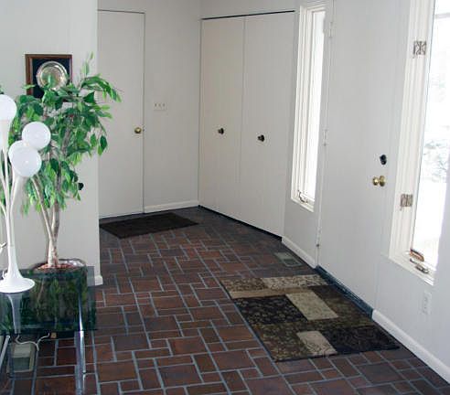3rd image of 2339 Oakwood Dr SE