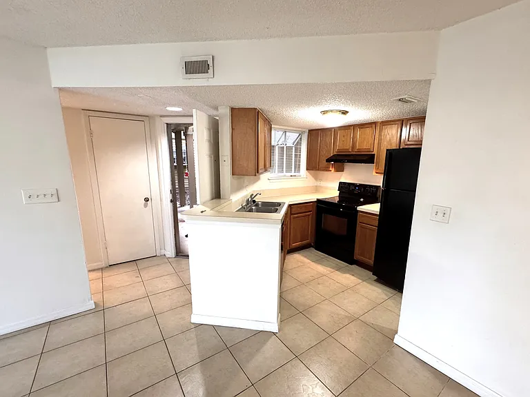 1916 Lake Atriums Cir #40 — Photo 4