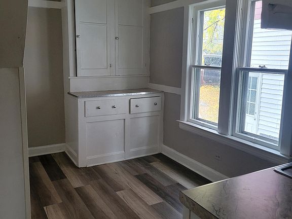 5th image of 2027 Chesterland Ave #1