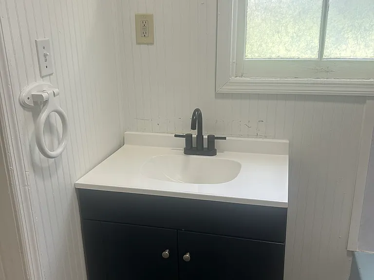 520 E Hall Ln — Photo 29