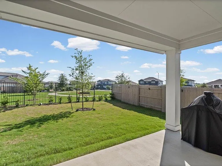 9704 Boathouse Dr — Photo 17